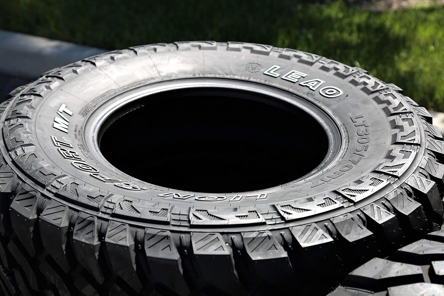 LT305/70R17 Mud Off-Road Light Truck Radial Tire U7583