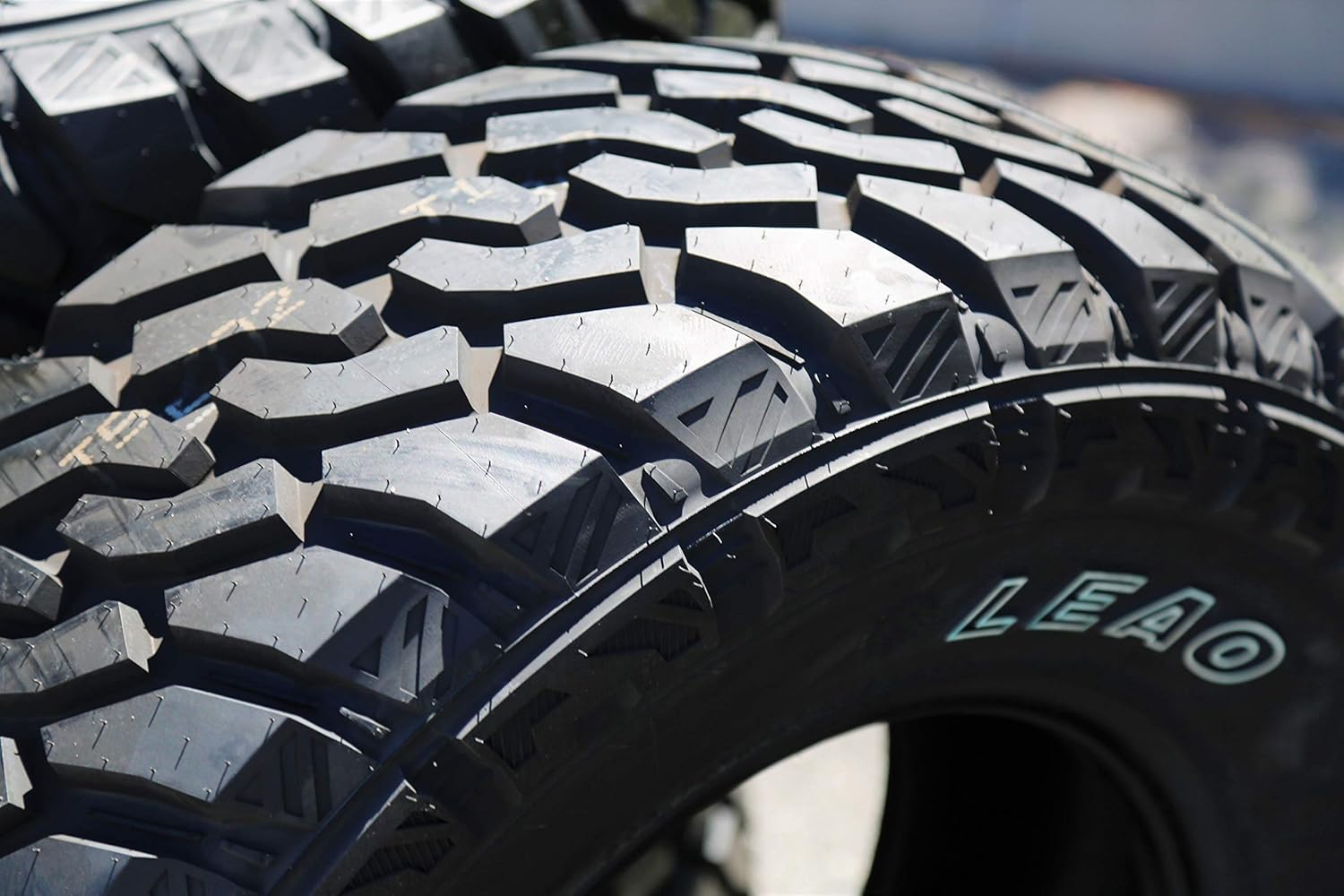 LT305/70R17 Mud Off-Road Light Truck Radial Tire U7583