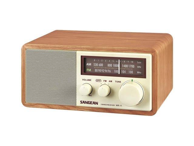 Wood Cabinet AM/FM Table Top Analog Radio J270143