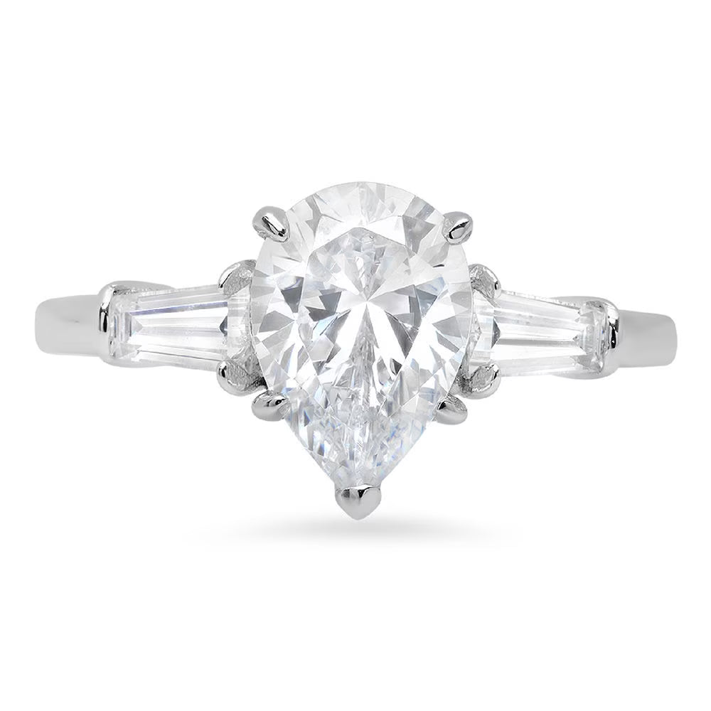 18K White Gold Three-Stone Diamond Engagement Ring Q146621